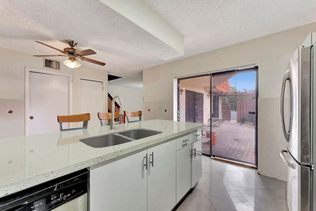 For Sale: $350,000 (3 beds, 2 baths, 1460 Square Feet)