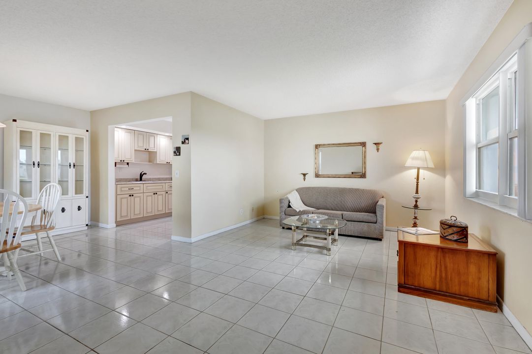 For Sale: $139,900 (1 beds, 1 baths, 760 Square Feet)