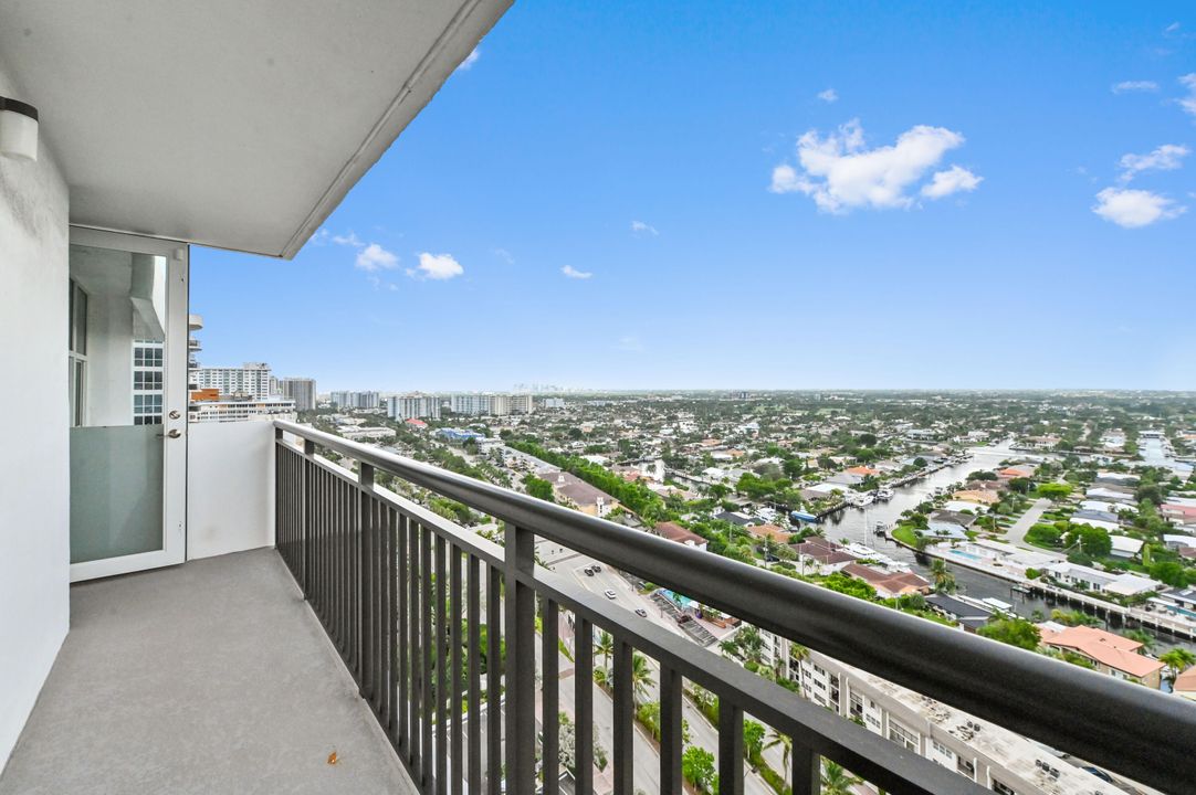 For Sale: $1,400,000 (3 beds, 2 baths, 2400 Square Feet)