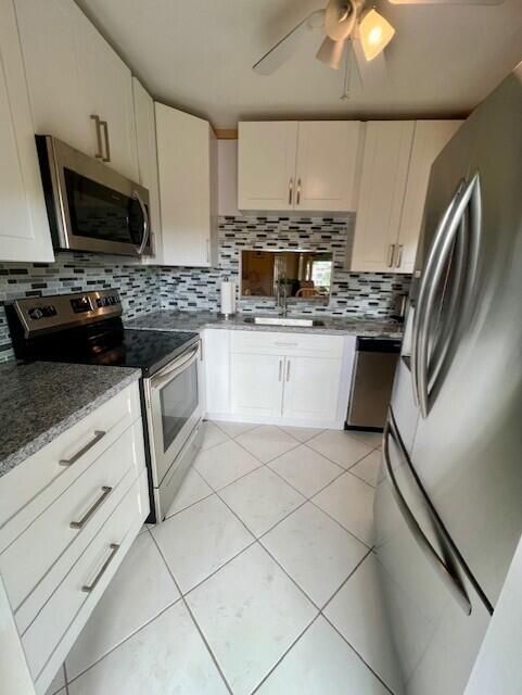 For Sale: $159,900 (2 beds, 2 baths, 944 Square Feet)