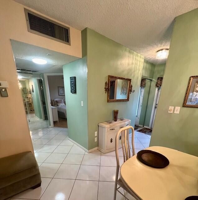 For Sale: $159,900 (2 beds, 2 baths, 944 Square Feet)