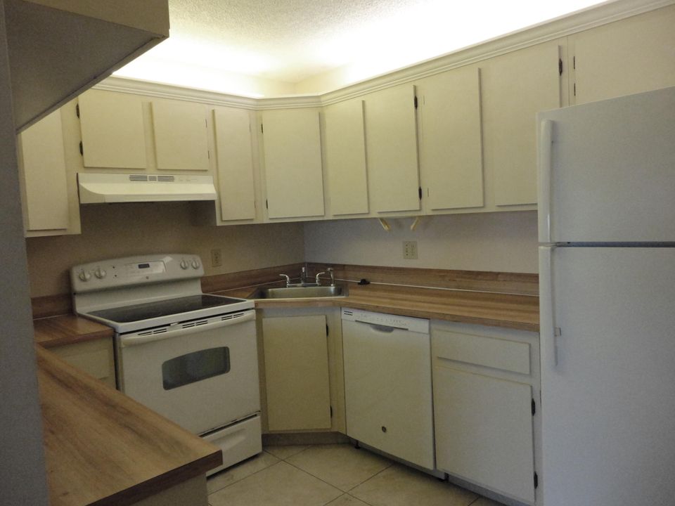 For Rent: $1,400 (1 beds, 1 baths, 830 Square Feet)