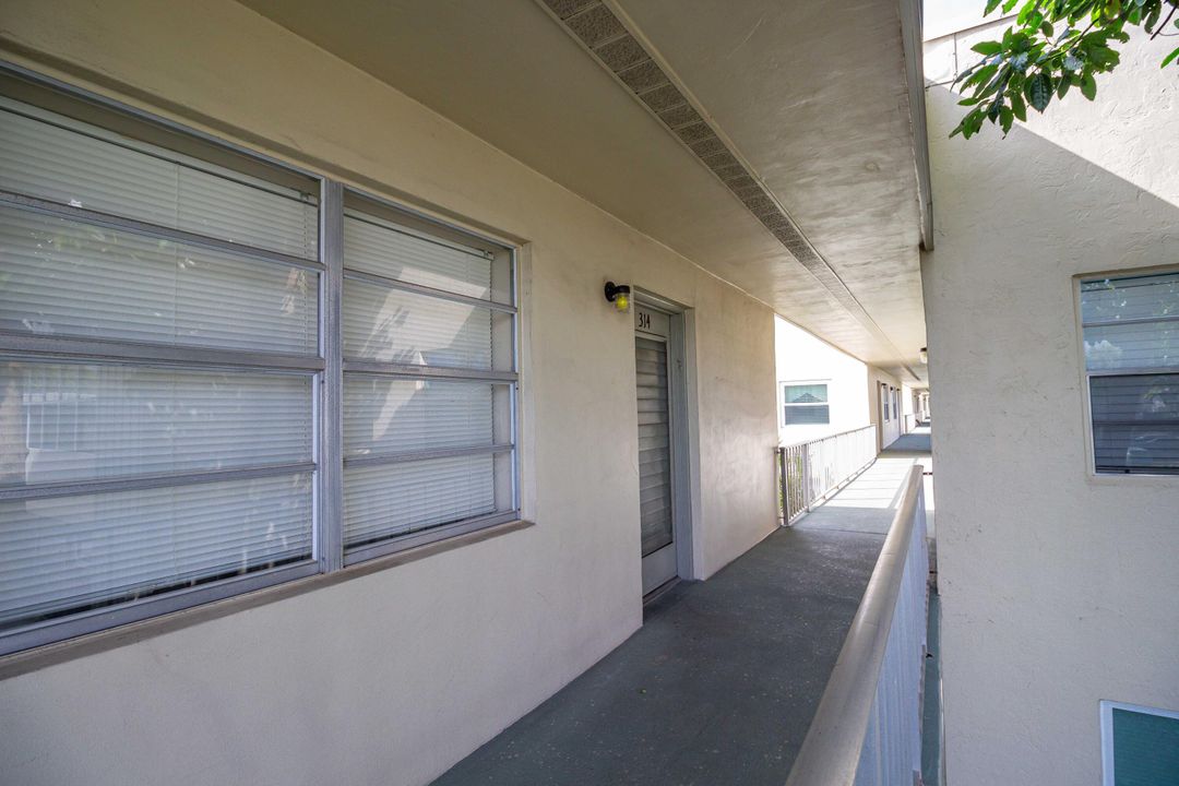 For Sale: $97,000 (2 beds, 2 baths, 920 Square Feet)