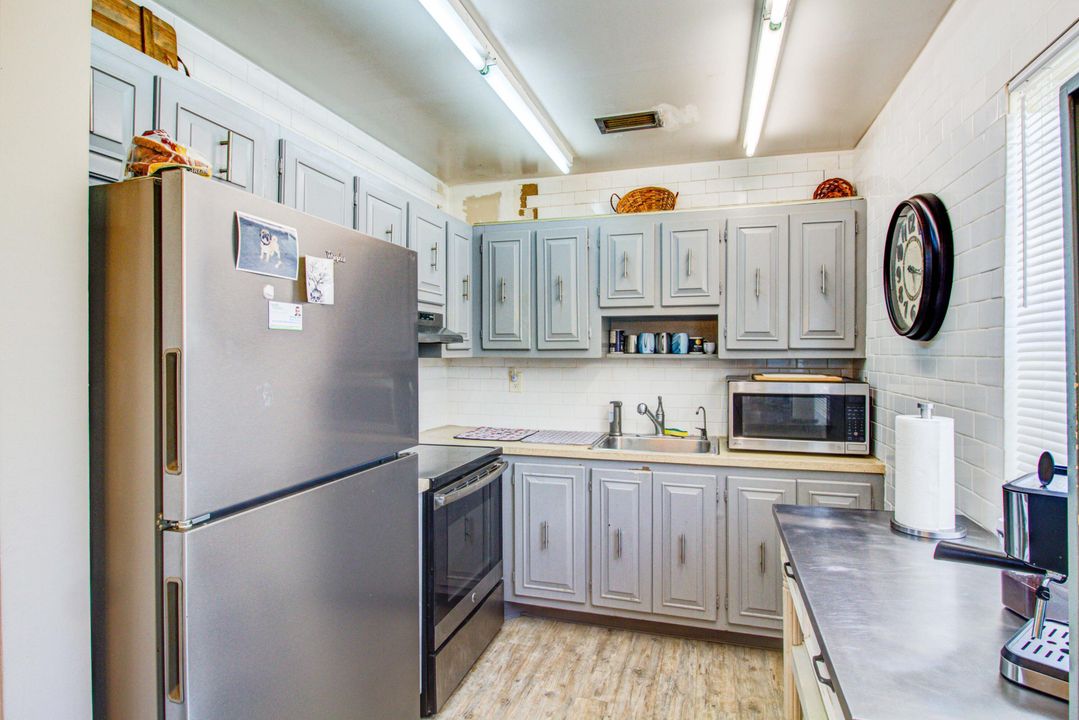 For Sale: $97,000 (2 beds, 2 baths, 920 Square Feet)