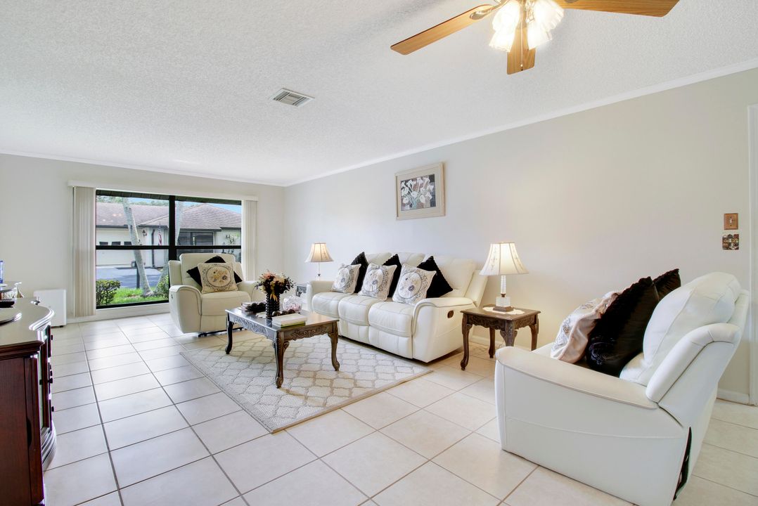 For Sale: $350,000 (2 beds, 2 baths, 1400 Square Feet)