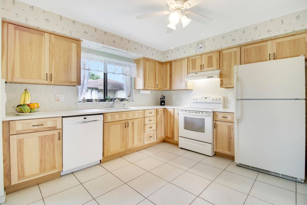 For Sale: $350,000 (2 beds, 2 baths, 1400 Square Feet)