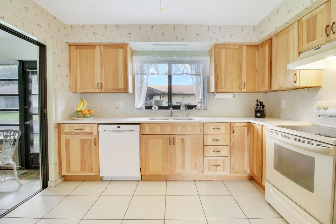 For Sale: $350,000 (2 beds, 2 baths, 1400 Square Feet)