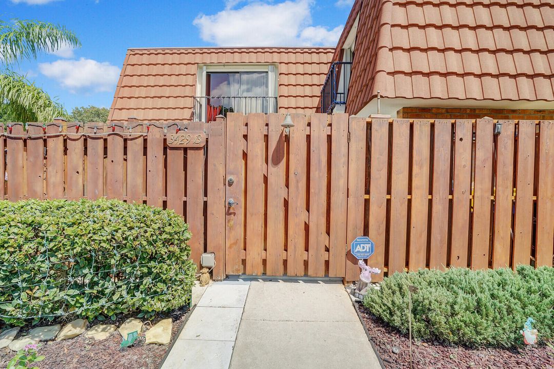 For Sale: $349,000 (2 beds, 2 baths, 1232 Square Feet)