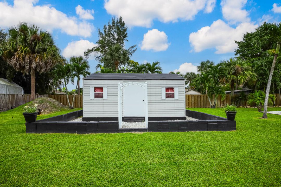 For Sale: $989,000 (3 beds, 2 baths, 2695 Square Feet)