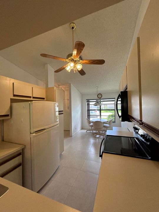 For Sale: $269,000 (2 beds, 2 baths, 1252 Square Feet)