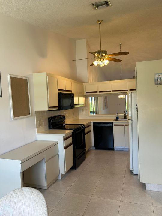 For Sale: $269,000 (2 beds, 2 baths, 1252 Square Feet)