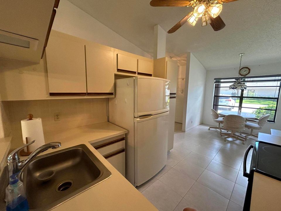 For Sale: $269,000 (2 beds, 2 baths, 1252 Square Feet)