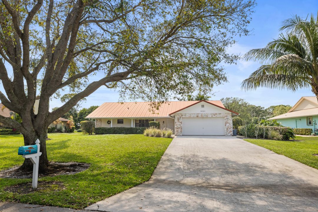 For Sale: $665,000 (3 beds, 2 baths, 1824 Square Feet)