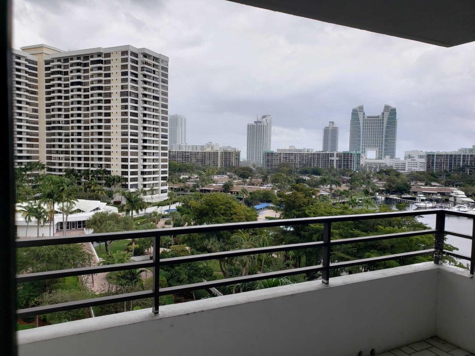 For Sale: $339,000 (2 beds, 2 baths, 1400 Square Feet)