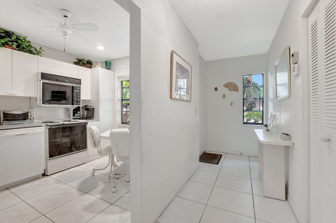 For Sale: $305,000 (2 beds, 2 baths, 1411 Square Feet)