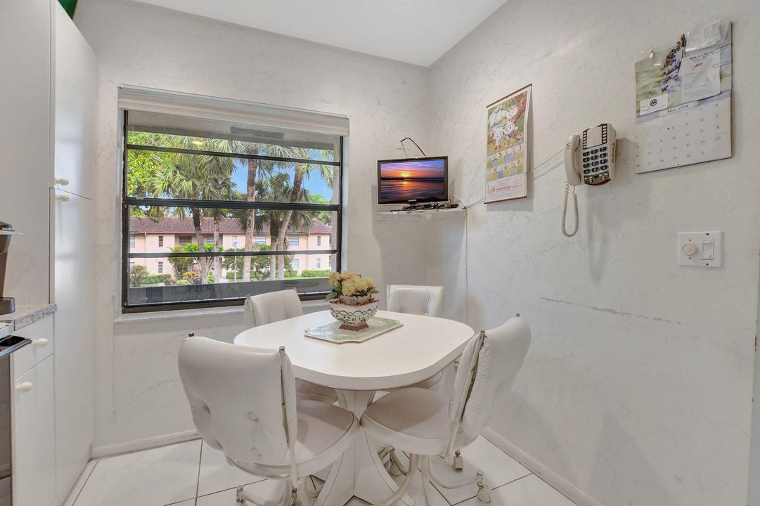 For Sale: $305,000 (2 beds, 2 baths, 1411 Square Feet)