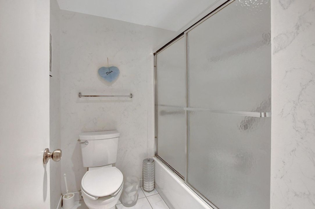 For Sale: $305,000 (2 beds, 2 baths, 1411 Square Feet)