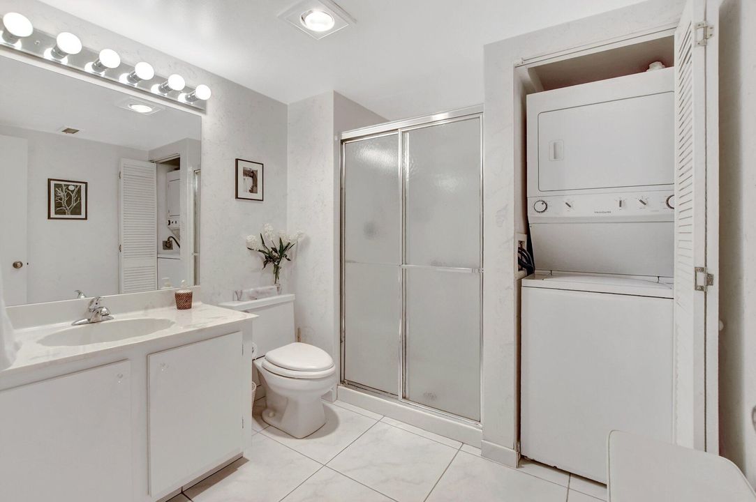 For Sale: $305,000 (2 beds, 2 baths, 1411 Square Feet)