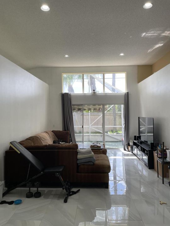 For Rent: $3,500 (3 beds, 2 baths, 1962 Square Feet)