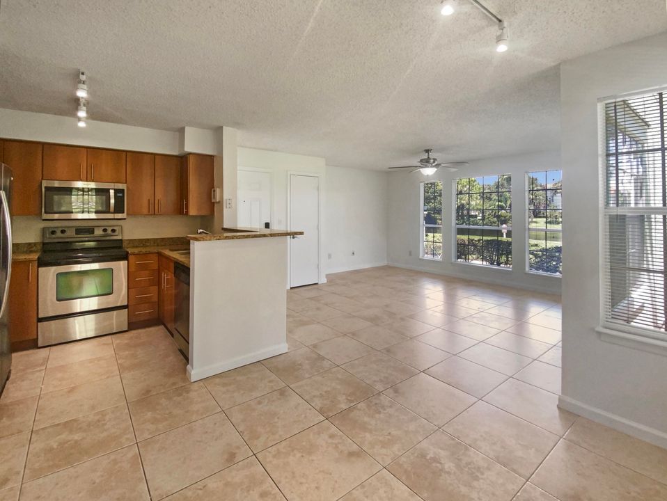 For Rent: $2,475 (2 beds, 2 baths, 948 Square Feet)