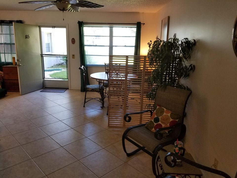 For Sale: $154,900 (1 beds, 1 baths, 800 Square Feet)