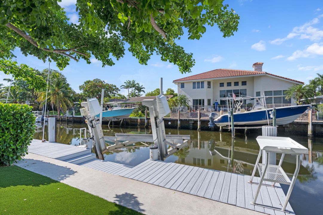 For Sale: $2,200,000 (3 beds, 2 baths, 1820 Square Feet)