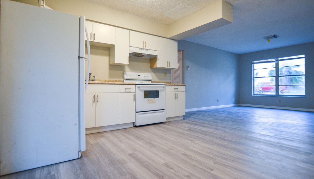 For Rent: $1,900 (2 beds, 1 baths, 840 Square Feet)