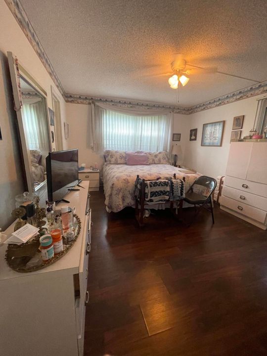 For Rent: $2,600 (1 beds, 1 baths, 700 Square Feet)