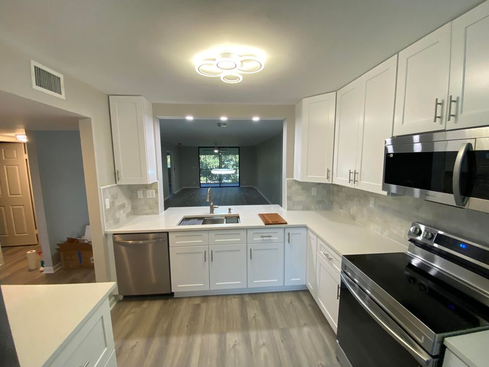 For Sale: $315,000 (2 beds, 2 baths, 1348 Square Feet)