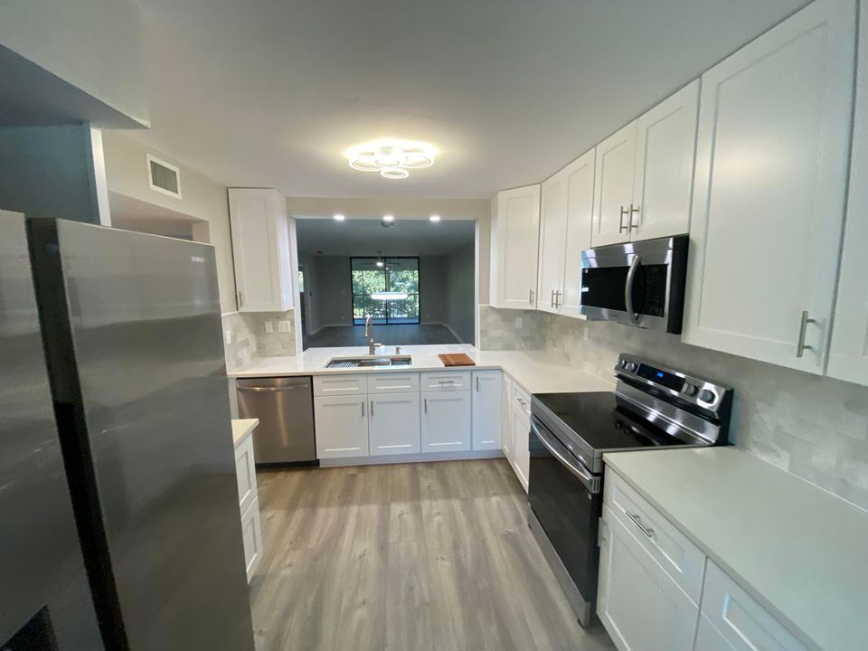 For Sale: $315,000 (2 beds, 2 baths, 1348 Square Feet)