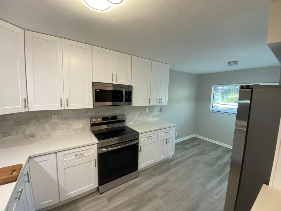 For Sale: $315,000 (2 beds, 2 baths, 1348 Square Feet)