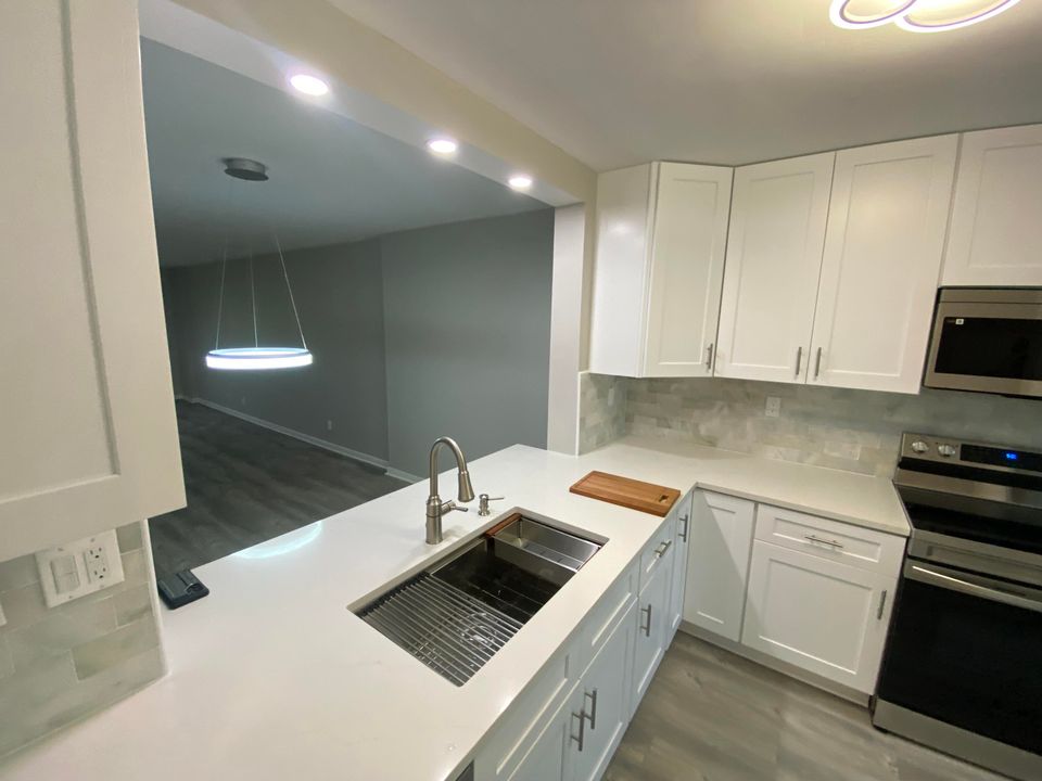 For Sale: $315,000 (2 beds, 2 baths, 1348 Square Feet)