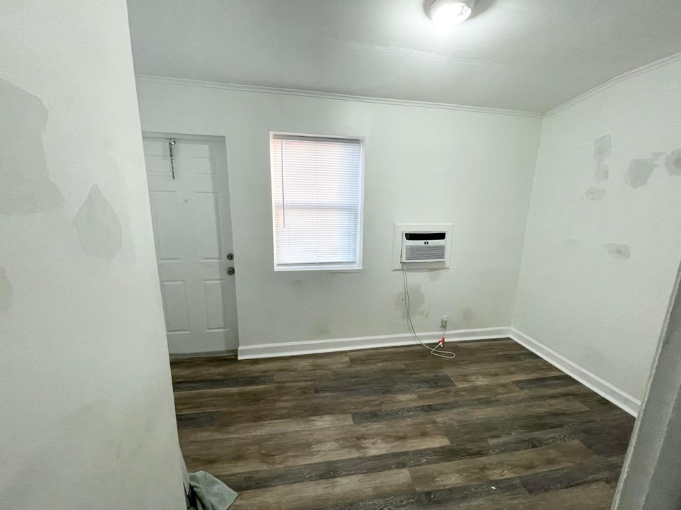 For Rent: $2,395 (2 beds, 1 baths, 1142 Square Feet)