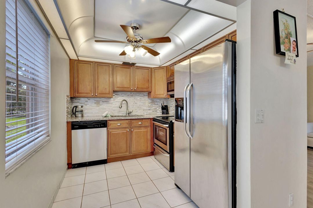 For Sale: $174,900 (2 beds, 2 baths, 1010 Square Feet)