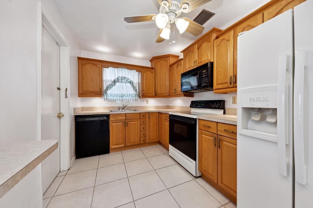 For Sale: $415,000 (3 beds, 2 baths, 1555 Square Feet)