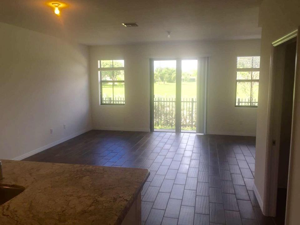 For Rent: $2,750 (3 beds, 2 baths, 1537 Square Feet)