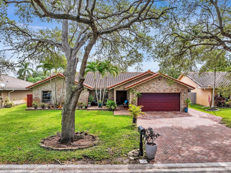 For Sale: $780,000 (4 beds, 2 baths, 2220 Square Feet)