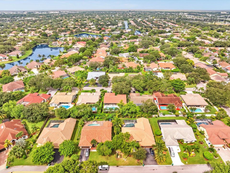 For Sale: $780,000 (4 beds, 2 baths, 2220 Square Feet)