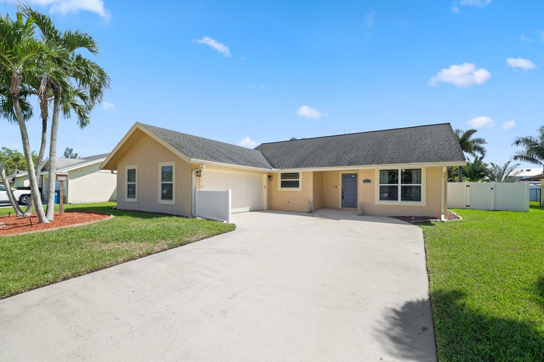 For Sale: $560,000 (3 beds, 2 baths, 1438 Square Feet)