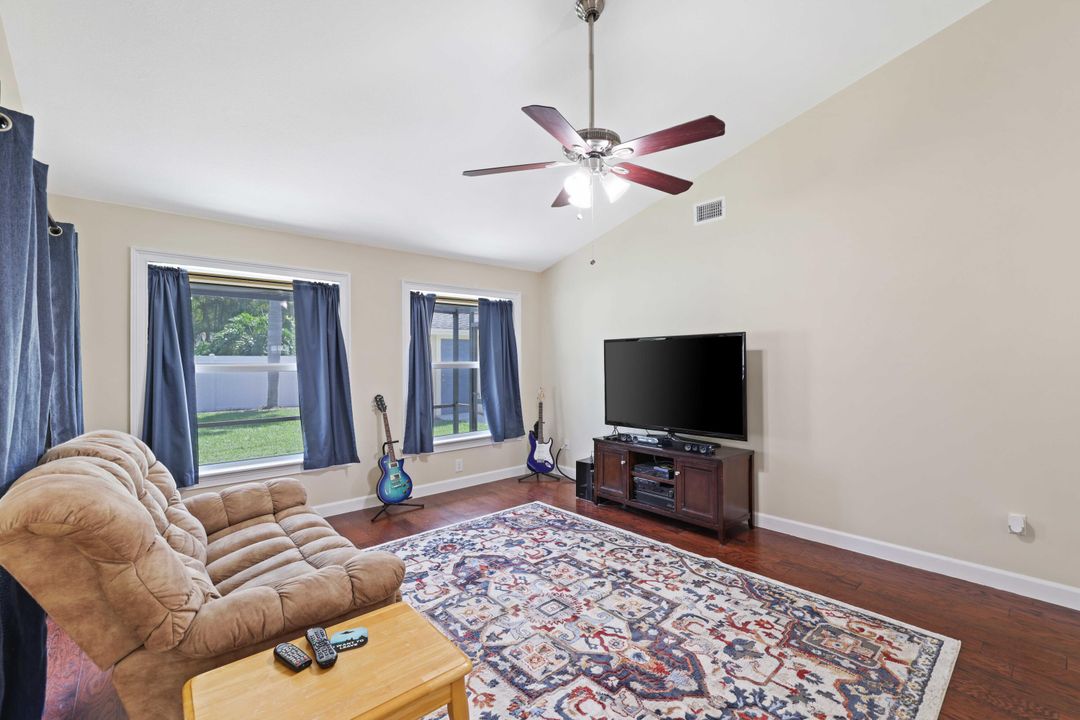 For Sale: $560,000 (3 beds, 2 baths, 1438 Square Feet)