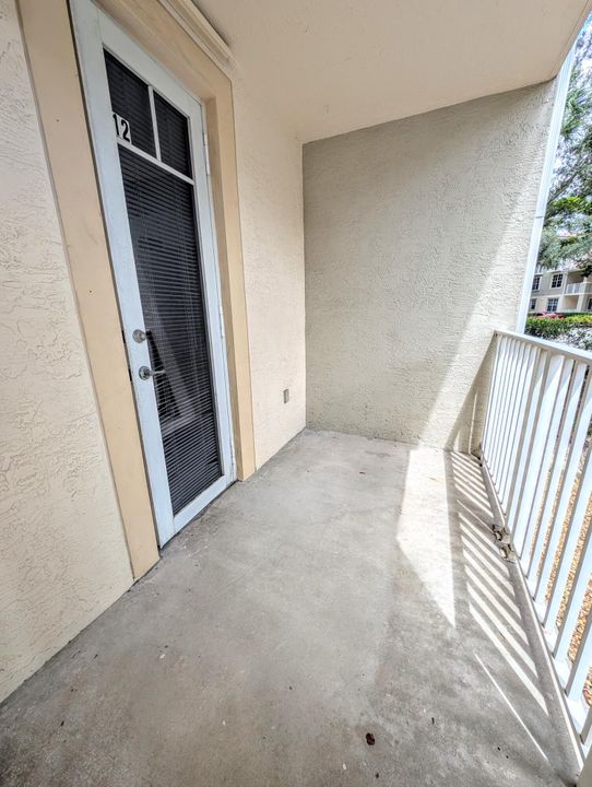 For Rent: $2,300 (1 beds, 1 baths, 596 Square Feet)