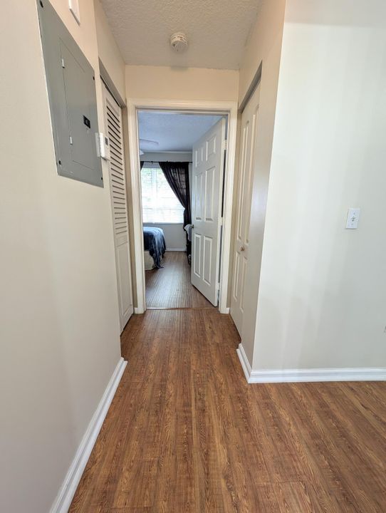 For Rent: $2,300 (1 beds, 1 baths, 596 Square Feet)