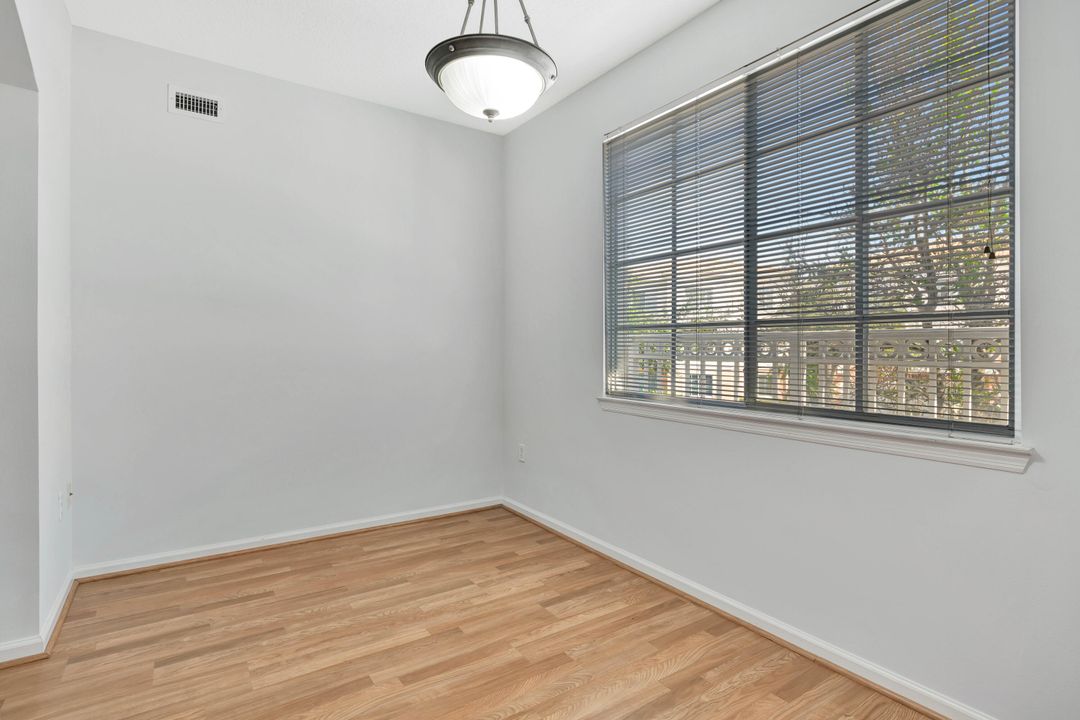 Active With Contract: $2,350 (2 beds, 2 baths, 1213 Square Feet)