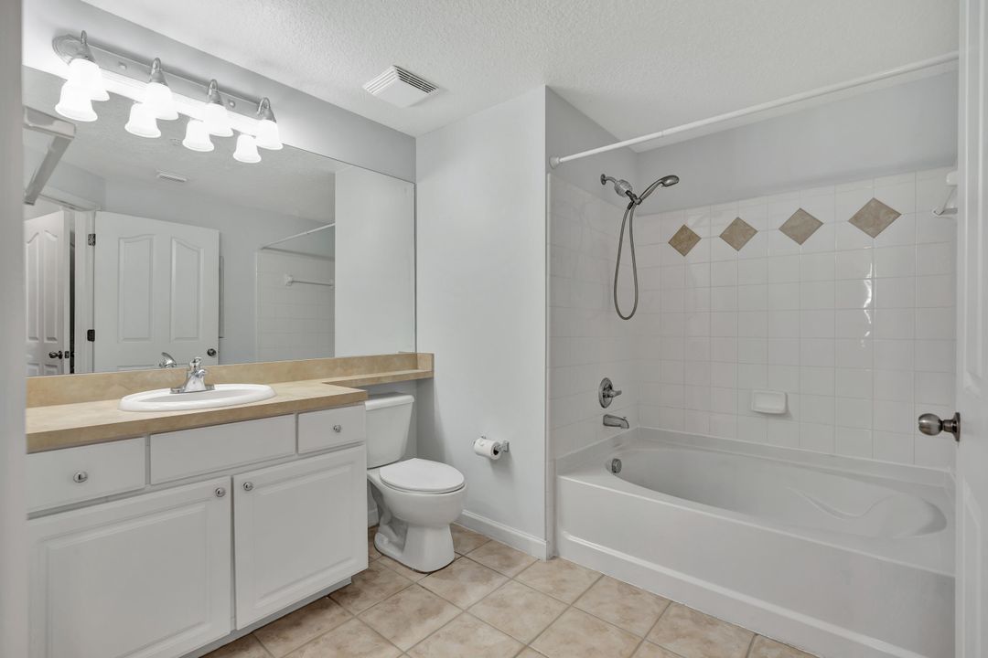 Active With Contract: $2,350 (2 beds, 2 baths, 1213 Square Feet)