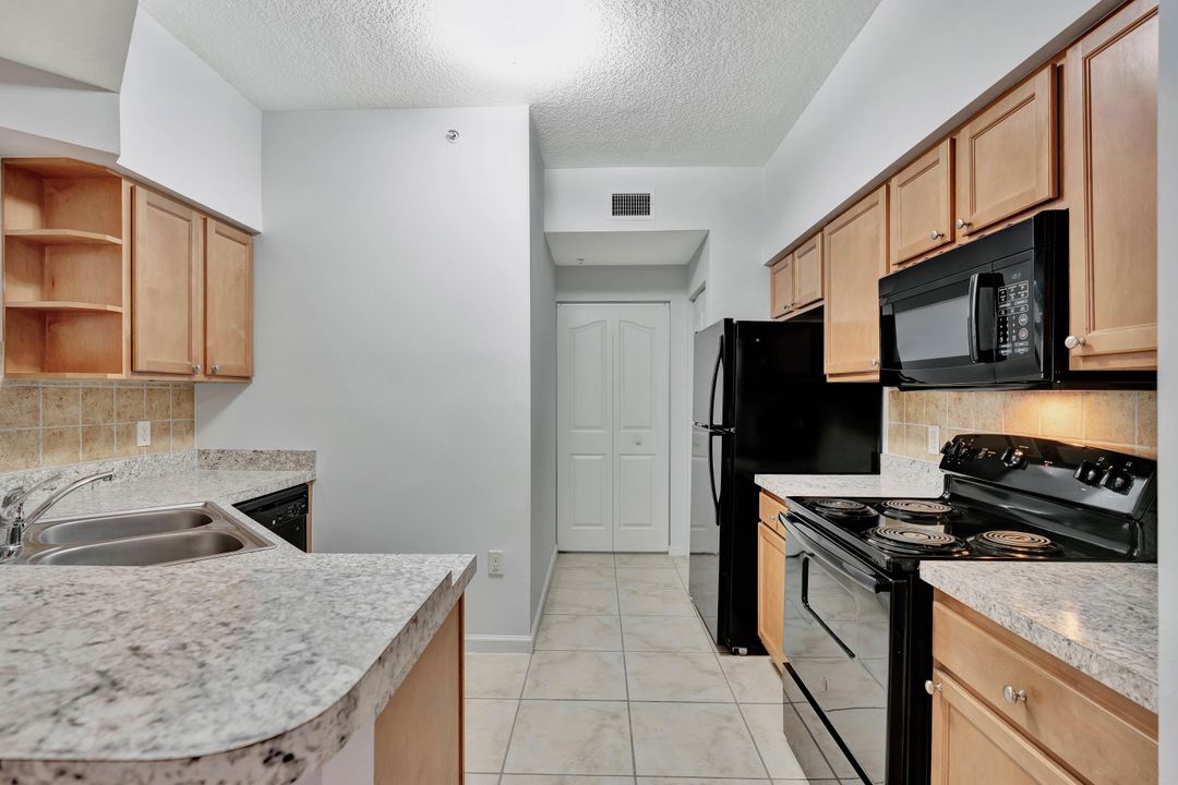 For Rent: $2,450 (2 beds, 2 baths, 1213 Square Feet)