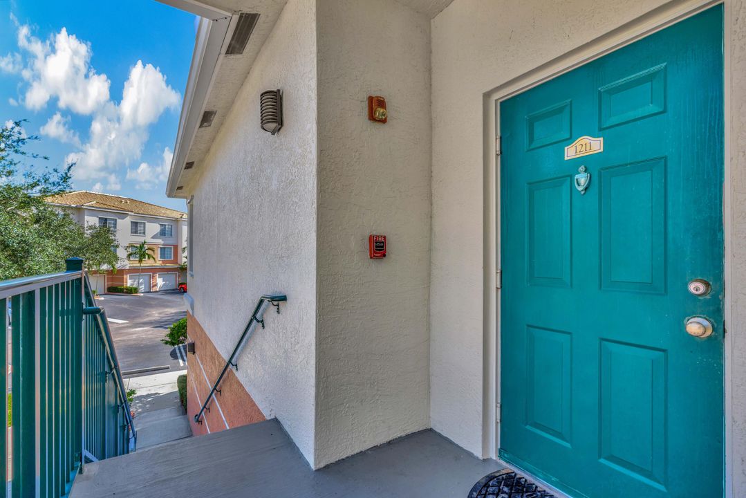 Active With Contract: $2,350 (2 beds, 2 baths, 1213 Square Feet)