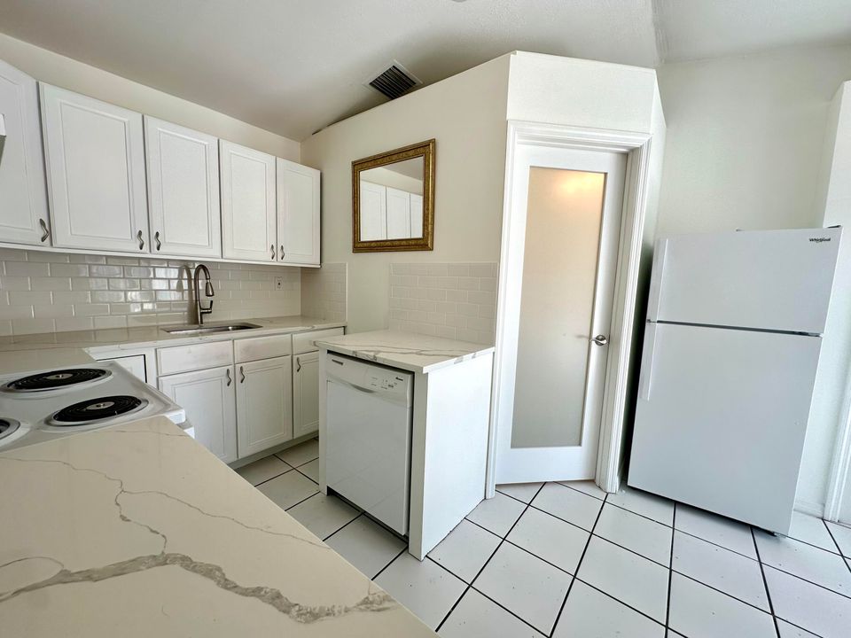 For Rent: $2,000 (1 beds, 1 baths, 391 Square Feet)