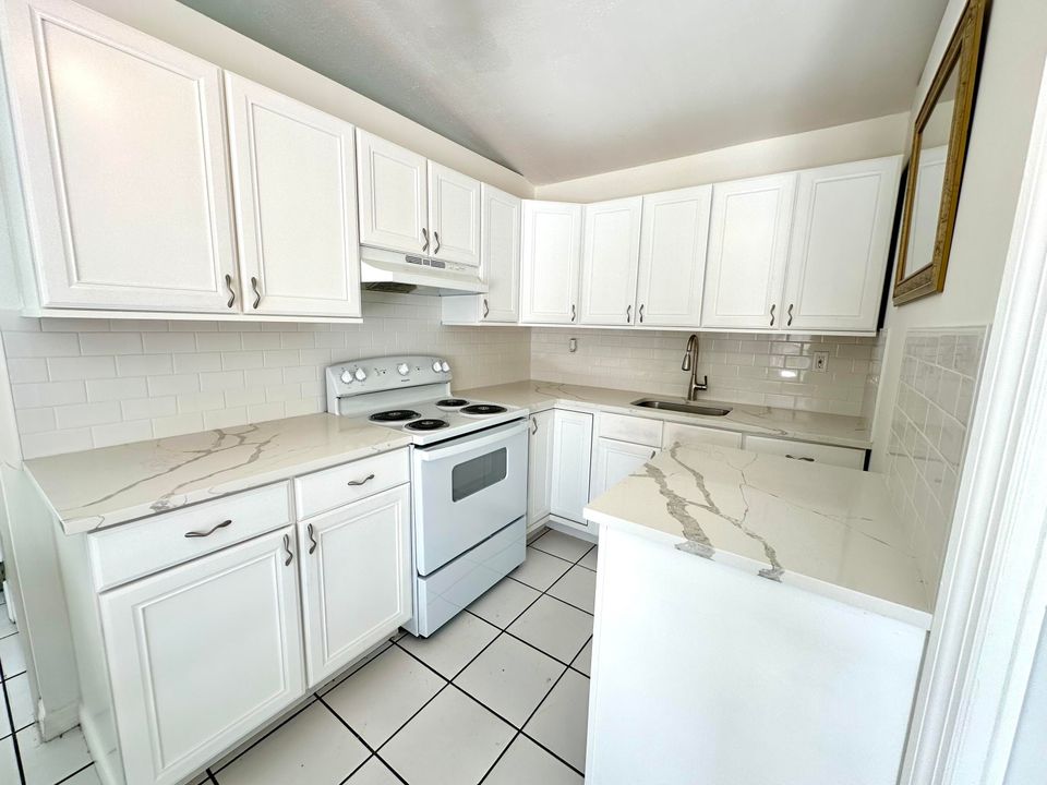 For Rent: $2,000 (1 beds, 1 baths, 391 Square Feet)