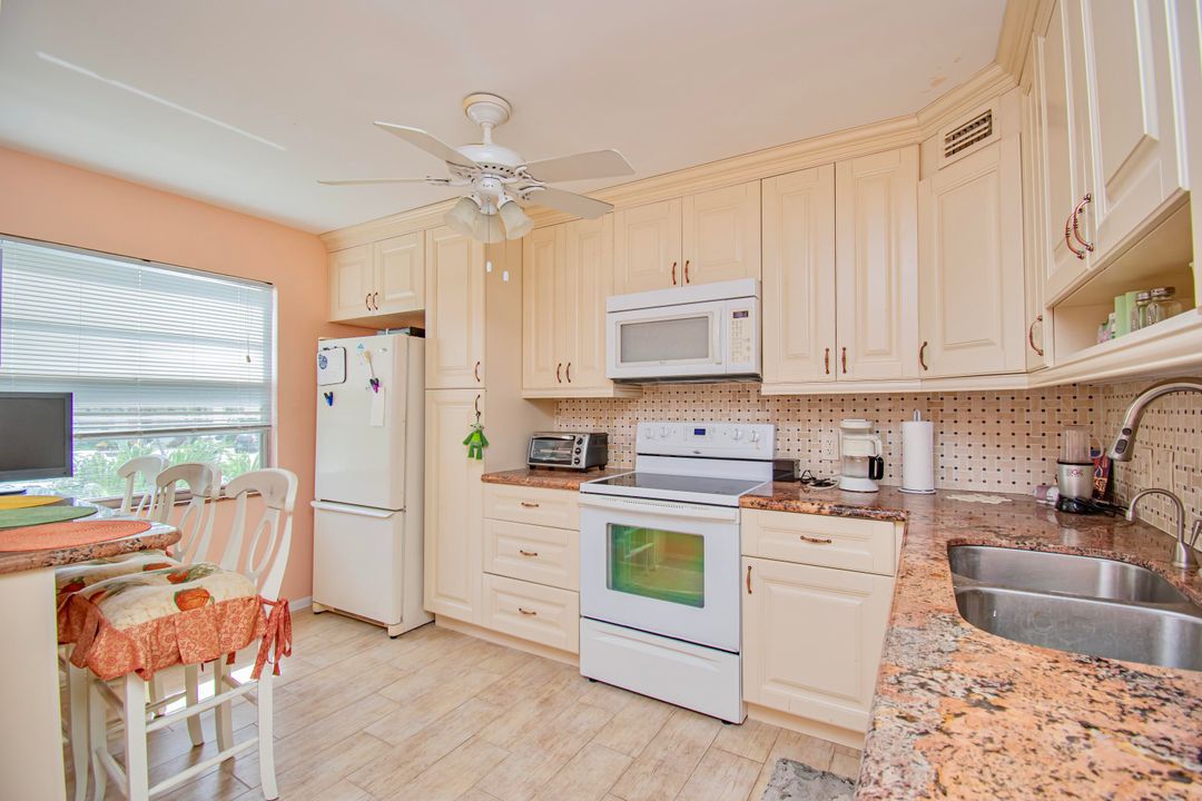 For Sale: $264,900 (2 beds, 2 baths, 1198 Square Feet)