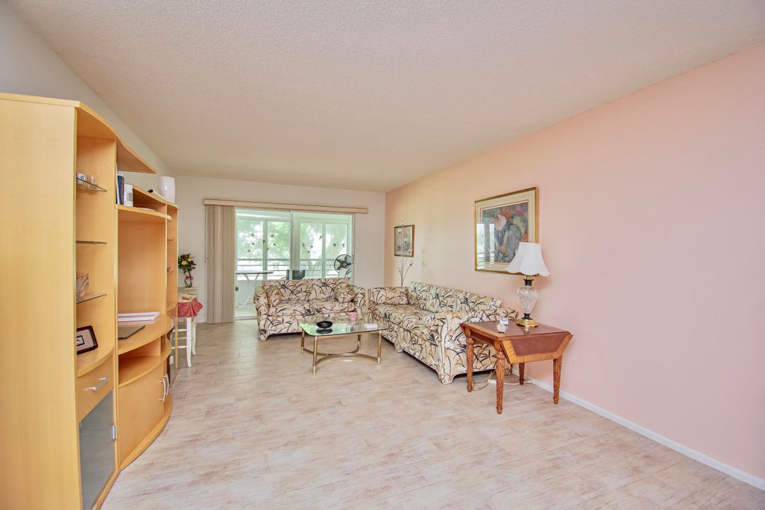 For Sale: $264,900 (2 beds, 2 baths, 1198 Square Feet)